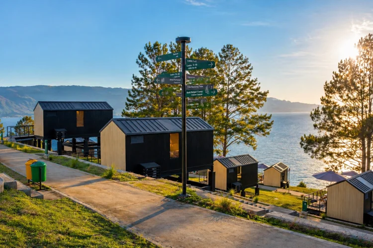 Bobocabin Patra Parapat Toba