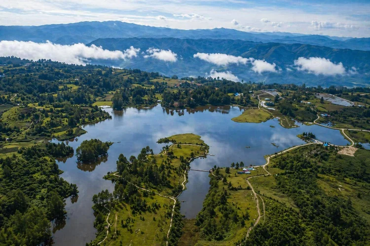 Danau Aek Natonang: Sensasi “Danau di Atas Danau”