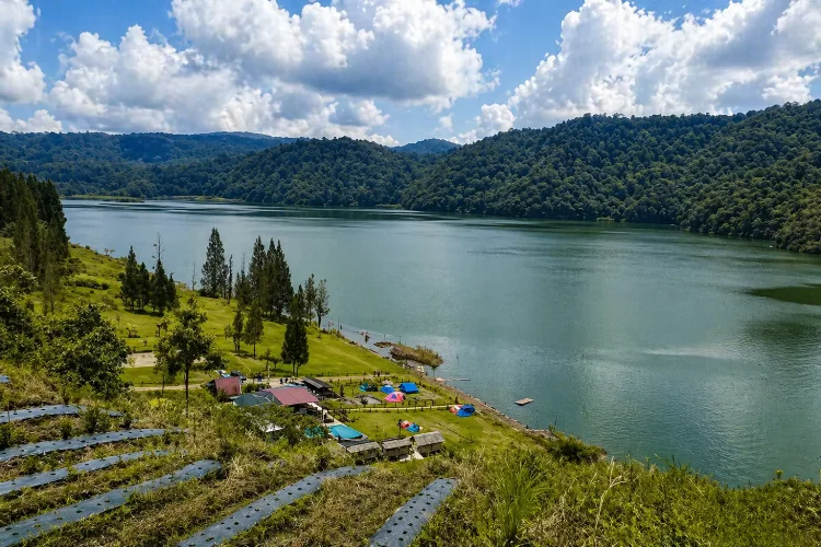 Danau Lau Kawar: Hidden Gem di Kaki Gunung