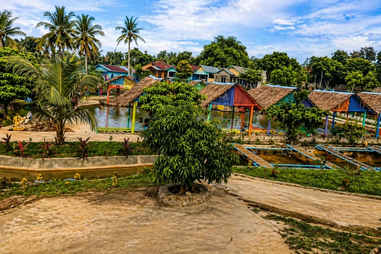 Taman SAB Garden Daya Tarik Utama: Saung Ala Swiss yang Super Instagramable